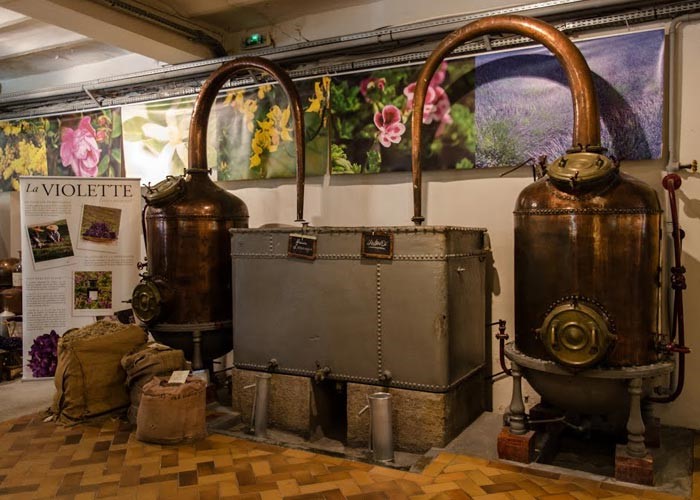 perfume making by distillation